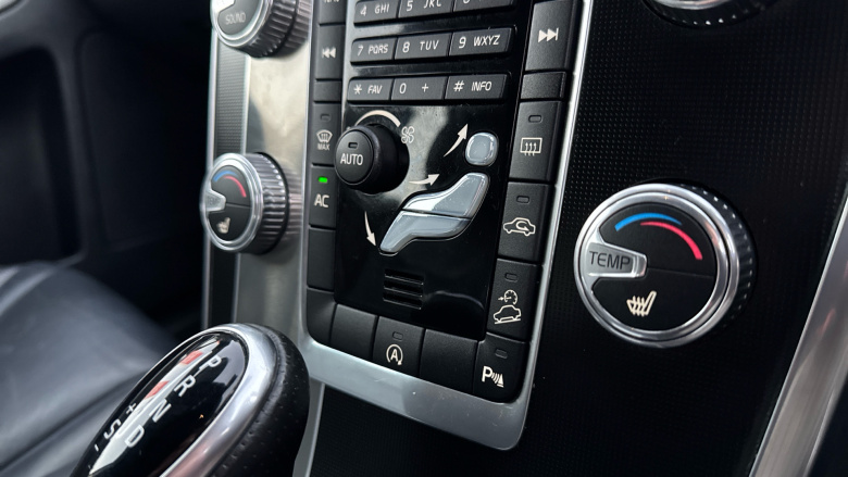 Volvo Xc60 D5 [220] R DESIGN Lux Nav 5dr AWD Geartronic Diesel Estate